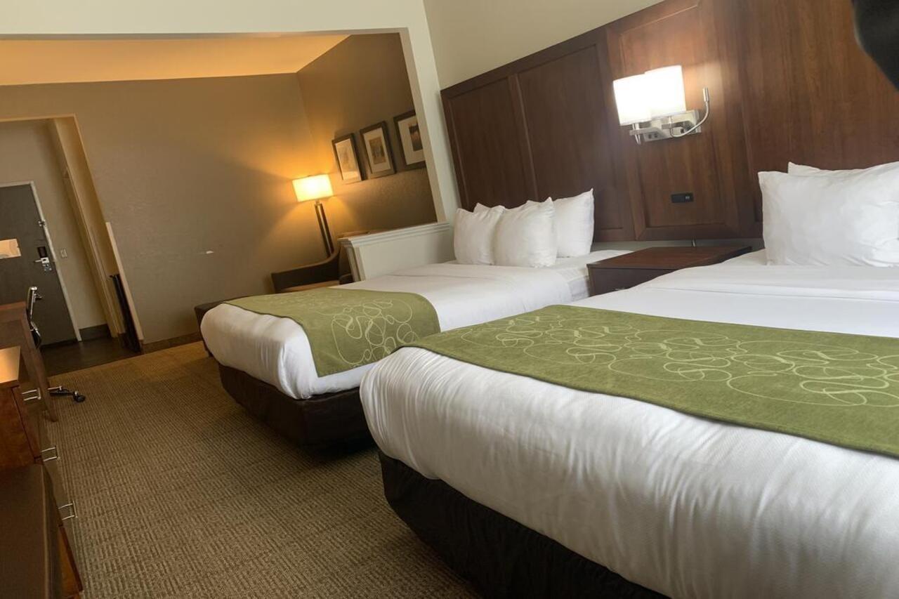 Comfort Suites Peoria I-74 Exterior photo