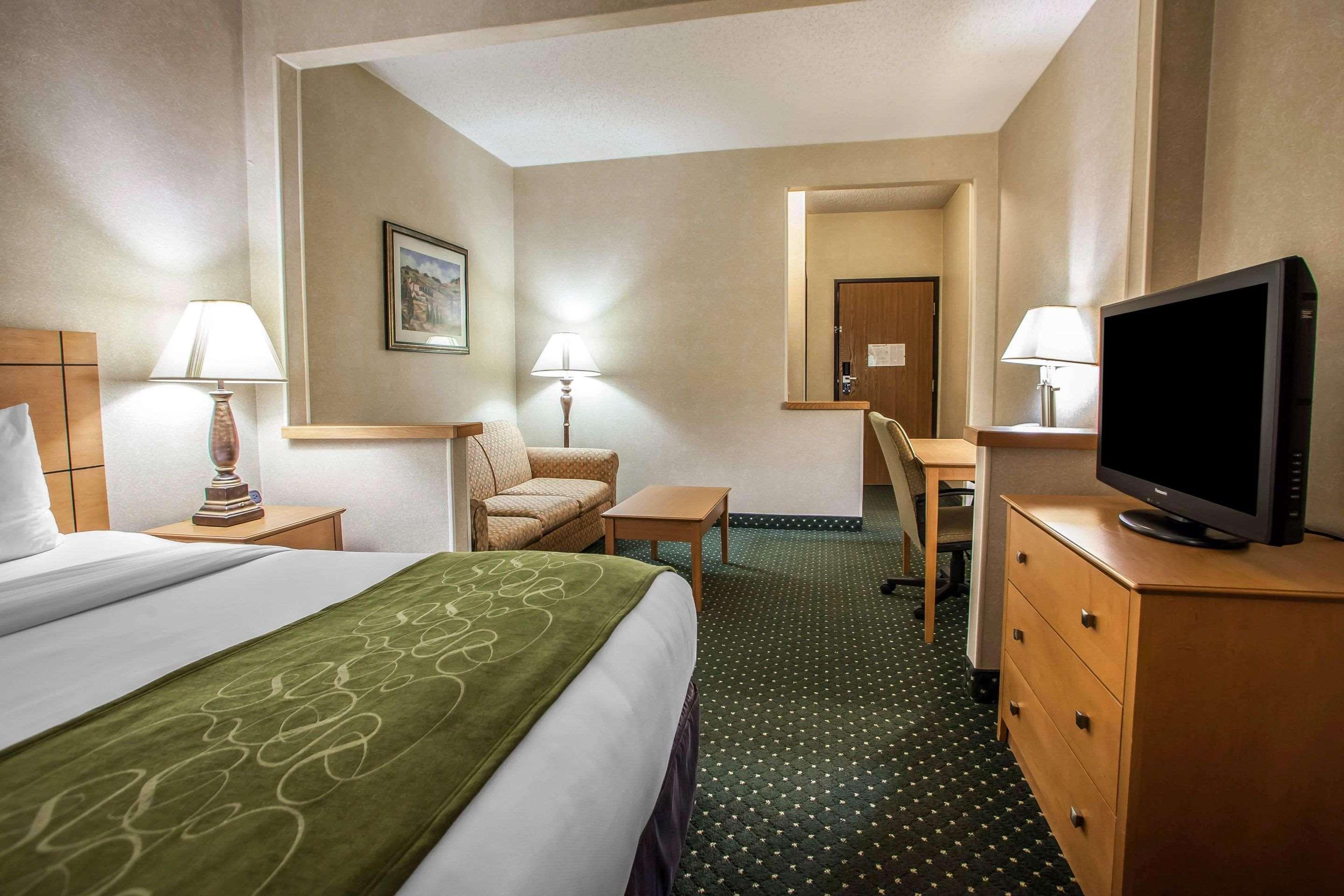 Comfort Suites Peoria I-74 Exterior photo