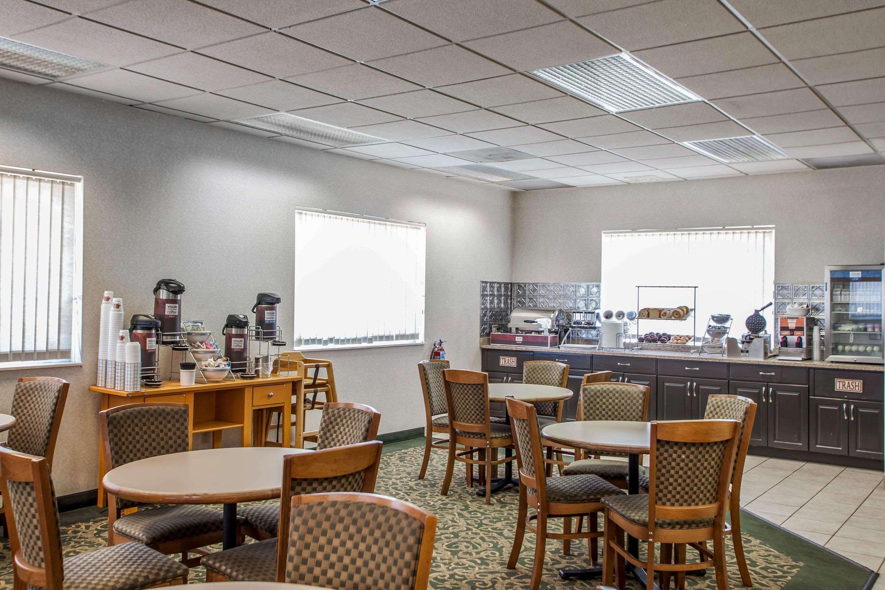 Comfort Suites Peoria I-74 Exterior photo