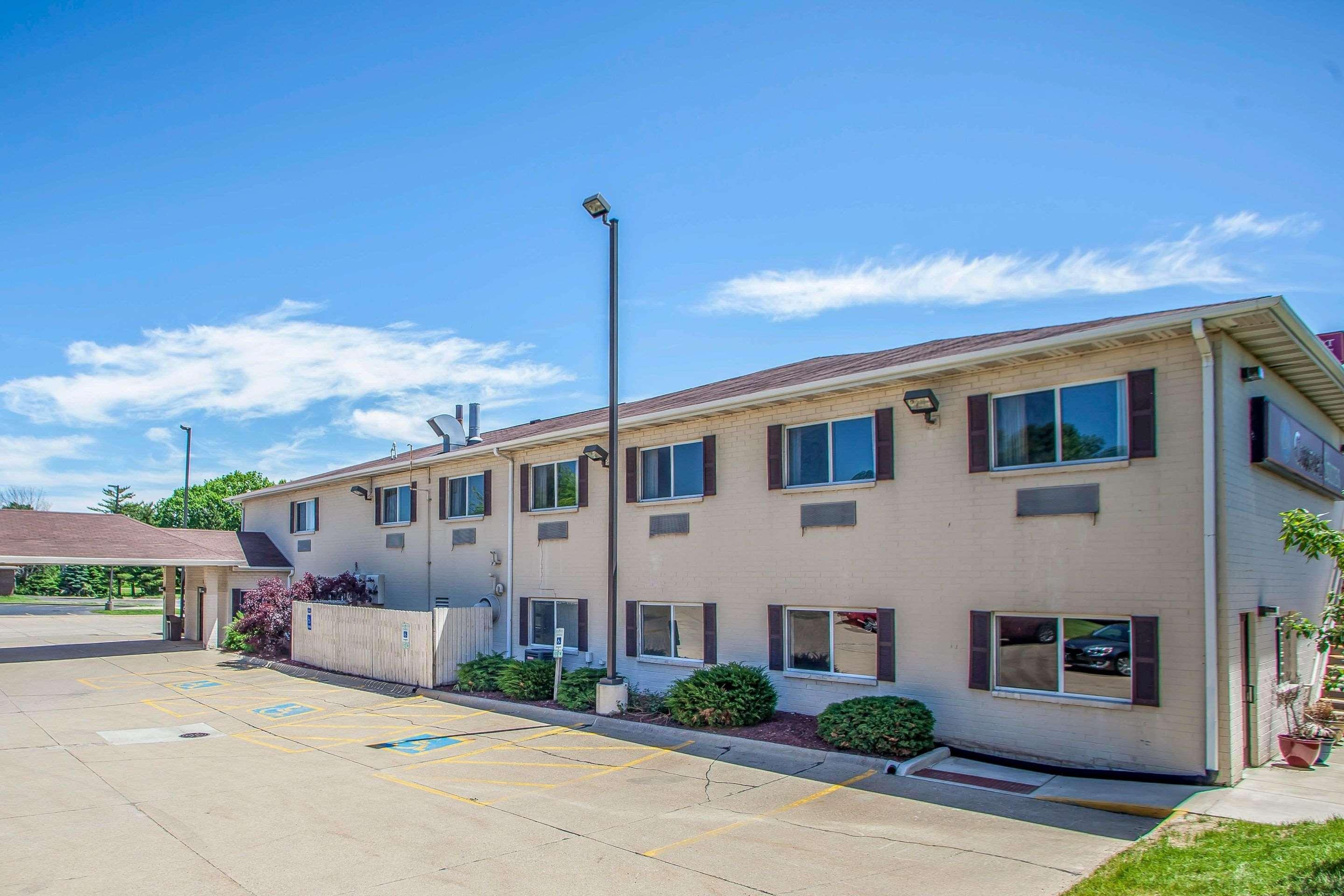 Comfort Suites Peoria I-74 Exterior photo