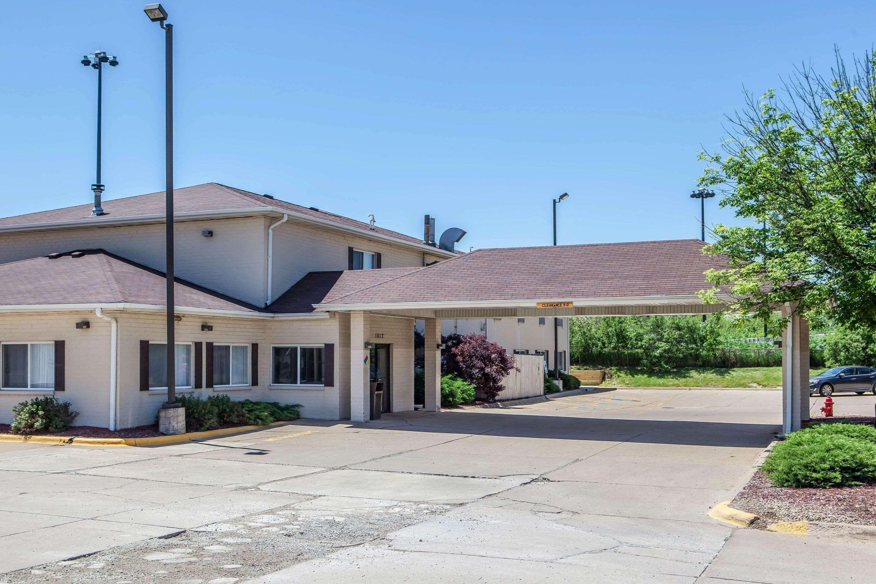 Comfort Suites Peoria I-74 Exterior photo