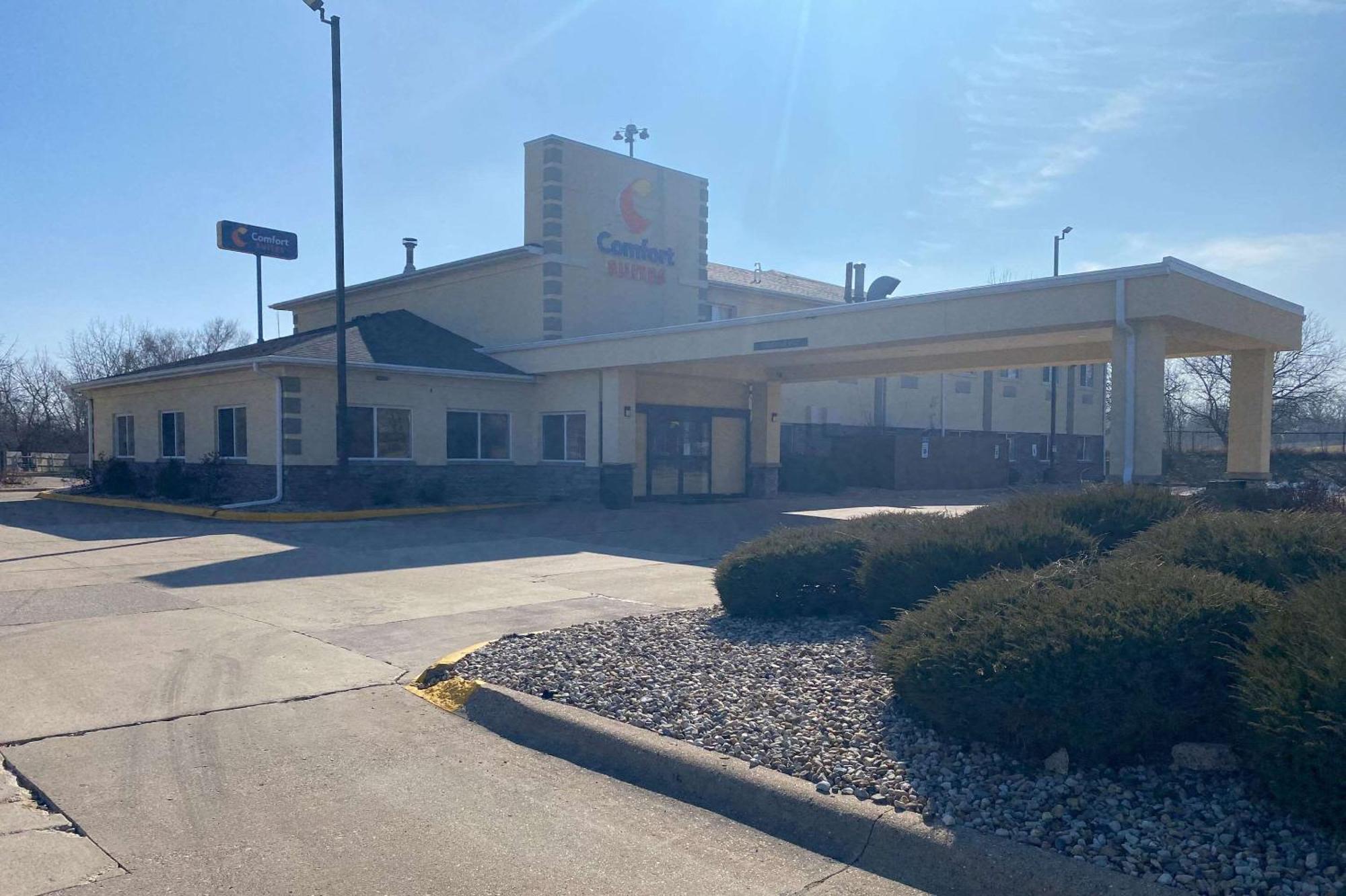 Comfort Suites Peoria I-74 Exterior photo