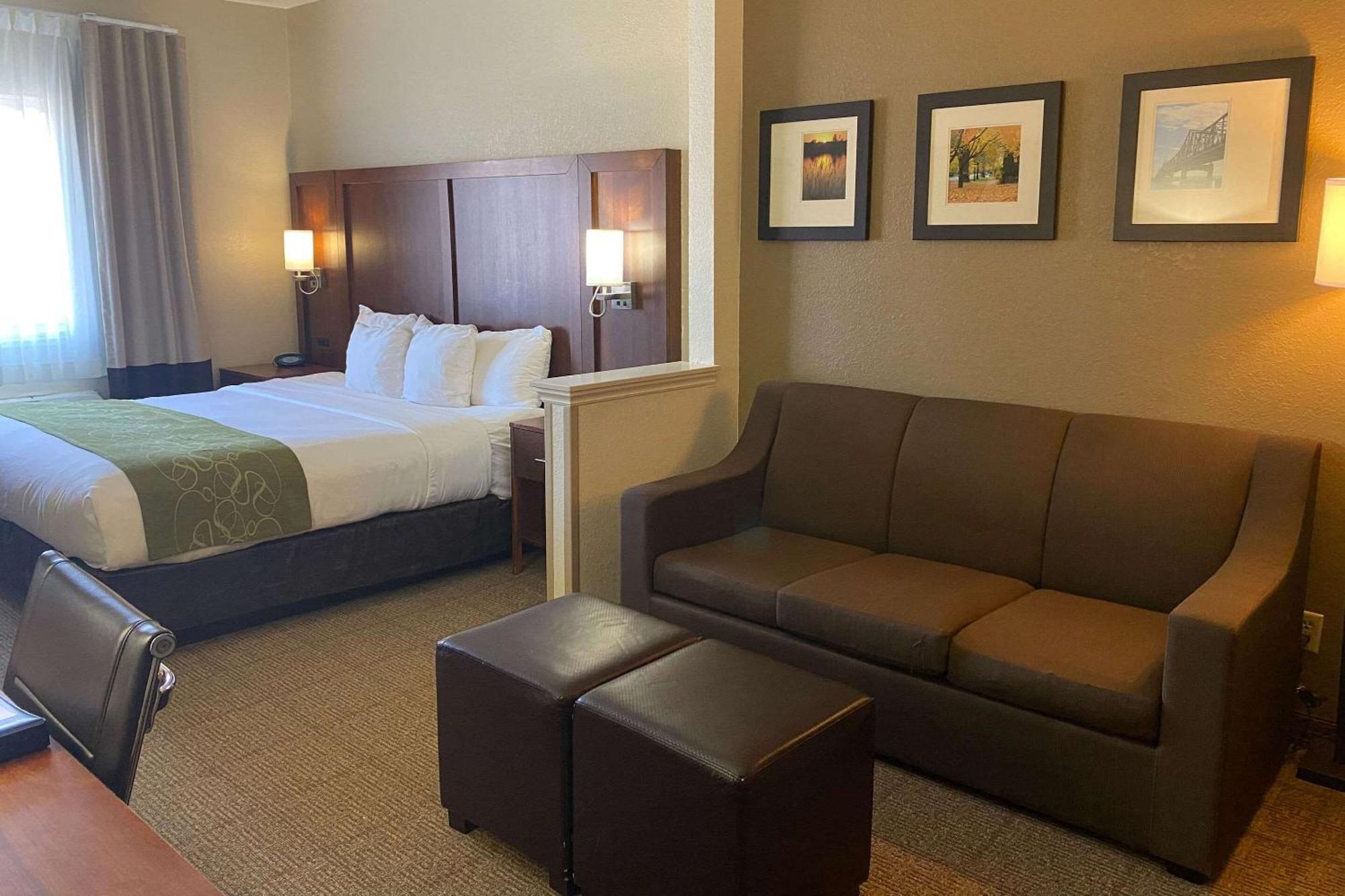 Comfort Suites Peoria I-74 Exterior photo
