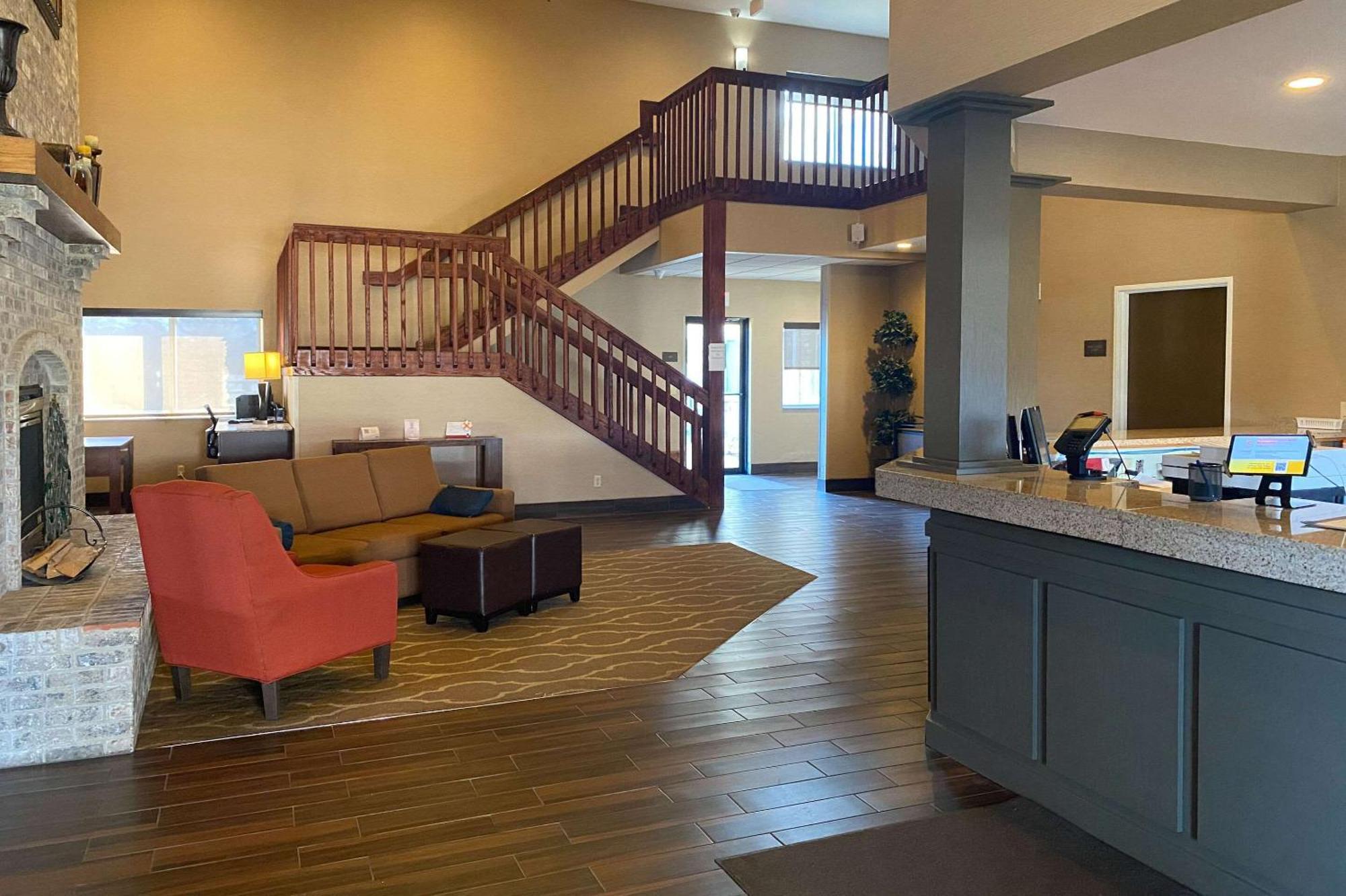 Comfort Suites Peoria I-74 Exterior photo