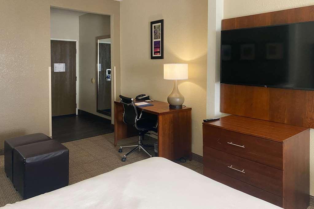 Comfort Suites Peoria I-74 Room photo